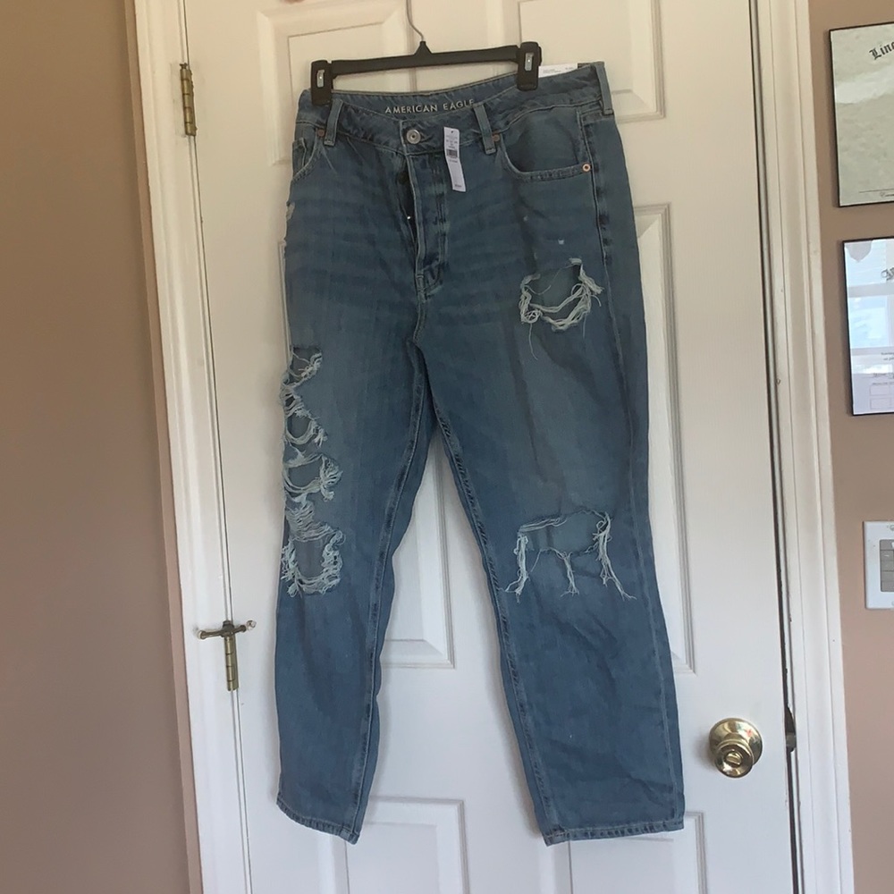 Brand new American Eagle Tomgirl jeans.